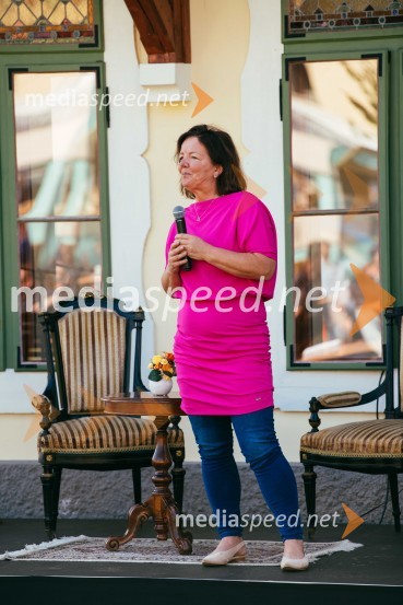 dr. Marta Bon, mestna svetnica MOL, selektorica ženske rokometne reprezentance Poklon slovenskim olimpijkam na Ruski Dači