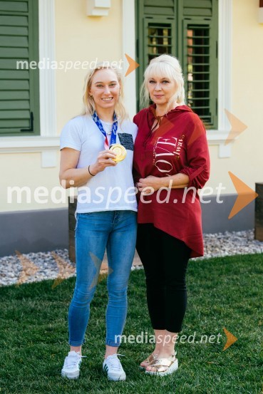  Janja Garnbret, športna plezalka;  Darja GarnbretPoklon slovenskim olimpijkam na Ruski Dači