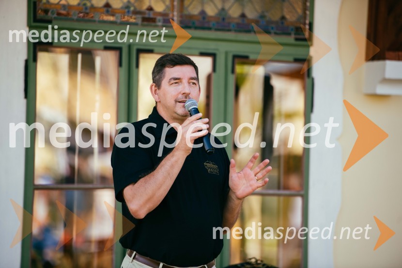 dr. Aleš Musar, lastnik Ruske dačePoklon slovenskim olimpijkam na Ruski Dači