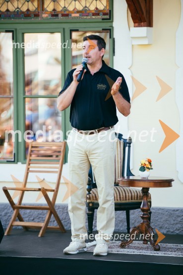 dr. Aleš Musar, lastnik Ruske dačePoklon slovenskim olimpijkam na Ruski Dači