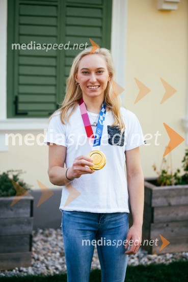  Janja Garnbret, športna plezalkaPoklon slovenskim olimpijkam na Ruski Dači