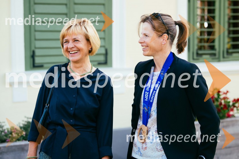 Alenka  Cuderman, rokometašica;  Vesna  Fabjan, smučarska tekačicaPoklon slovenskim olimpijkam na Ruski Dači