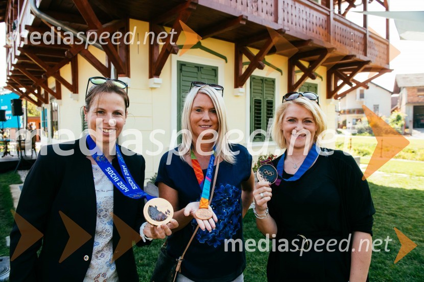 Tri bronaste na OI: Vesna Fabjan, Jolanda Čeplak in Alenka DovžanPoklon slovenskim olimpijkam na Ruski Dači