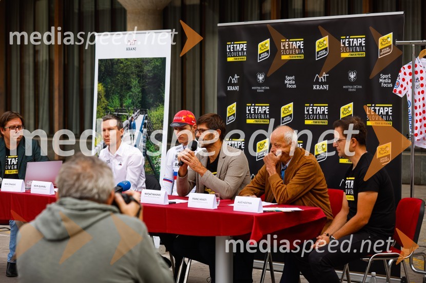  Matej Mohorič, cestni kolesar, ambasador L'Etape;  Matjaž Rakovec, župan Mestne občine Kranj;  Franc Hvasti, nekdanji kolesar, trener in selektorV Kranju predstavili L'Étape Slovenia by Tour de France