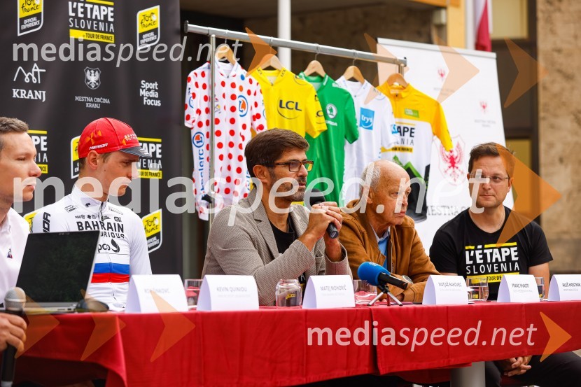  Matej Mohorič, cestni kolesar, ambasador L'Etape;  Matjaž Rakovec, župan Mestne občine Kranj;  Franc Hvasti, nekdanji kolesar, trener in selektorV Kranju predstavili L'Étape Slovenia by Tour de France
