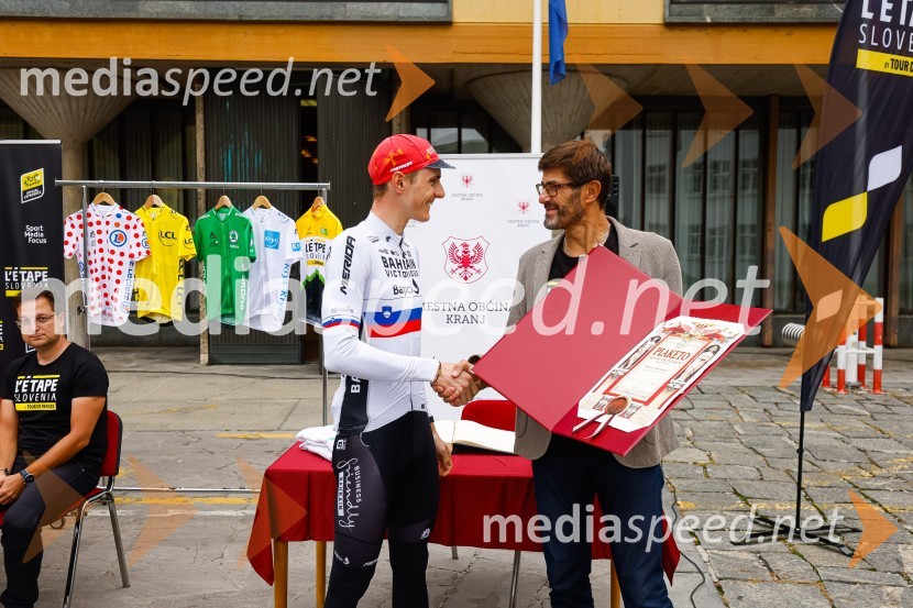  Matej Mohorič, cestni kolesar, ambasador L'Etape;  Matjaž Rakovec, župan Mestne občine KranjV Kranju predstavili L'Étape Slovenia by Tour de France
