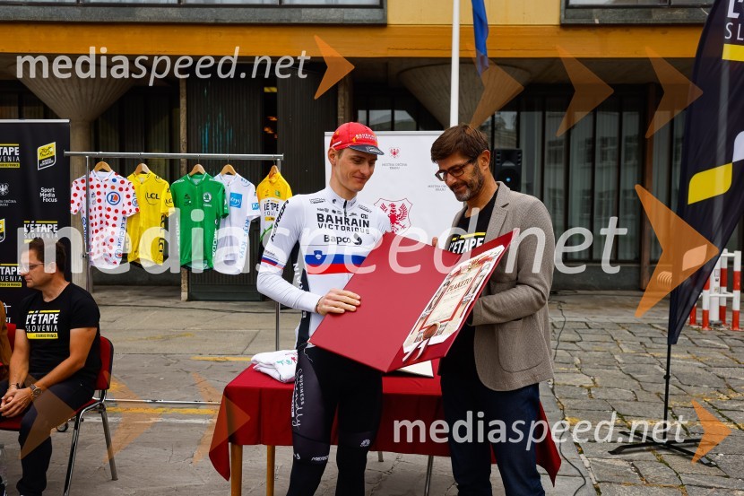  Matej Mohorič, cestni kolesar, ambasador L'Etape;  Matjaž Rakovec, župan Mestne občine KranjV Kranju predstavili L'Étape Slovenia by Tour de France