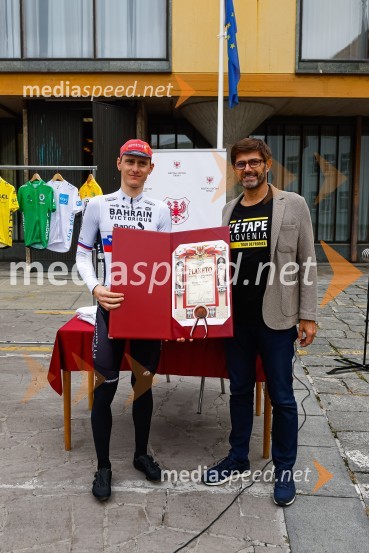  Matej Mohorič, cestni kolesar, ambasador L'Etape;  Matjaž Rakovec, župan Mestne občine KranjV Kranju predstavili L'Étape Slovenia by Tour de France