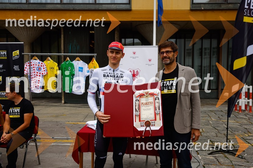  Matej Mohorič, cestni kolesar, ambasador L'Etape;  Matjaž Rakovec, župan Mestne občine KranjV Kranju predstavili L'Étape Slovenia by Tour de France