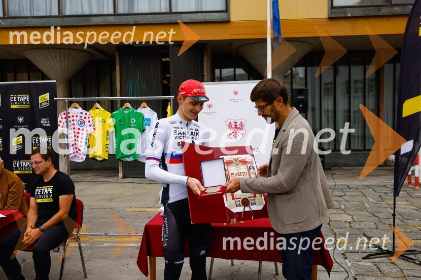  Matej Mohorič, cestni kolesar, ambasador L'Etape;  Matjaž Rakovec, župan Mestne občine KranjV Kranju predstavili L'Étape Slovenia by Tour de France