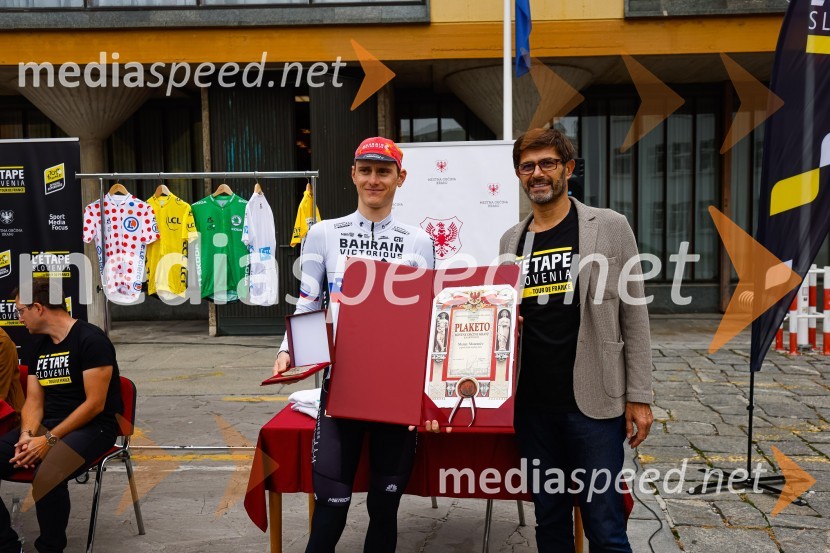 Matej Mohorič, cestni kolesar, ambasador L'Etape;  Matjaž Rakovec, župan Mestne občine KranjV Kranju predstavili L'Étape Slovenia by Tour de France