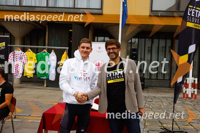  Matej Mohorič, cestni kolesar, ambasador L'Etape;  Matjaž Rakovec, župan Mestne občine KranjV Kranju predstavili L'Étape Slovenia by Tour de France