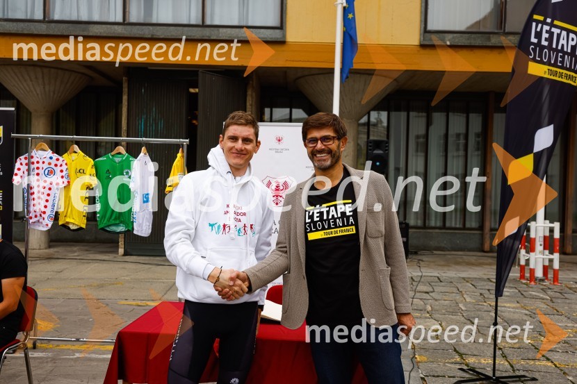  Matej Mohorič, cestni kolesar, ambasador L'Etape;  Matjaž Rakovec, župan Mestne občine KranjV Kranju predstavili L'Étape Slovenia by Tour de France