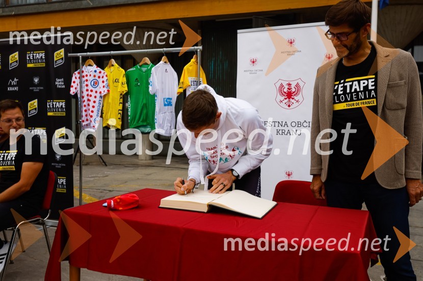  Matej Mohorič, cestni kolesar, ambasador L'Etape;  Matjaž Rakovec, župan Mestne občine KranjV Kranju predstavili L'Étape Slovenia by Tour de France