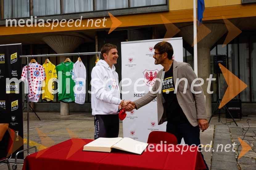  Matej Mohorič, cestni kolesar, ambasador L'Etape;  Matjaž Rakovec, župan Mestne občine KranjV Kranju predstavili L'Étape Slovenia by Tour de France