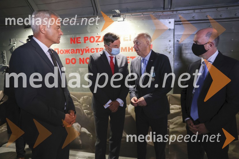  Saša Arsenovič, župan občine Maribor, podjetnik;  Borut Pahor, predsednik Republike Slovenije;  Janez  Ujčič, direktor Mednarodnega raziskovalnega centra druge svetovne vojne;  ... Odprtje muzeja Stalag XVIII-D, Maribor