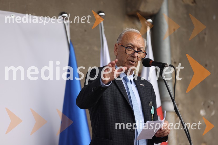  Janez  Ujčič, direktor Mednarodnega raziskovalnega centra druge svetovne vojneOdprtje muzeja Stalag XVIII-D, Maribor