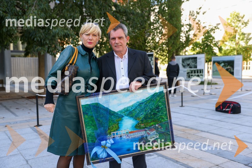  ... ;  Janez Domanjko, v. d. ravnatelja Mladinskega doma MariborDravske elektrarne Maribor ob 70. letnici odprle razstavo