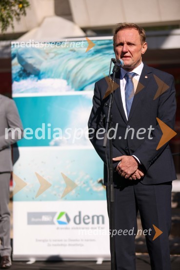 dr. Samo Peter Medved,  podžupan, Mestna občina Maribor Dravske elektrarne Maribor ob 70. letnici odprle razstavo