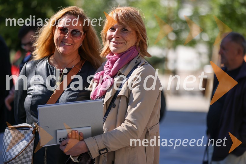  Natalia Begovič;  Majna Šilih, vodja Službe za komuniciranje, Dravske elektrarne MariborDravske elektrarne Maribor ob 70. letnici odprle razstavo