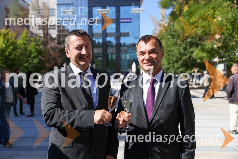 dr. Viktor Vračar, generalni direktor HSE;  Andrej  Tumpej, direktor Dravskih elektrarn MariborDravske elektrarne Maribor ob 70. letnici odprle razstavo