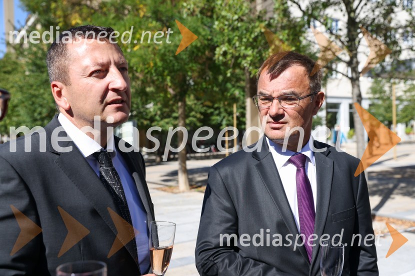 dr. Viktor Vračar, generalni direktor HSE;  Andrej  Tumpej, direktor Dravskih elektrarn MariborDravske elektrarne Maribor ob 70. letnici odprle razstavo