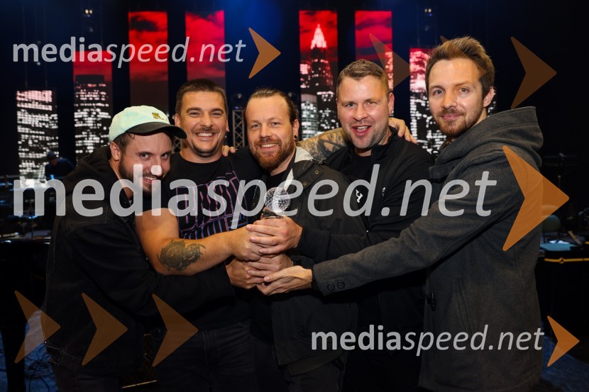  Tine Matjašič, Alo!Stari;  Matej Kosmačin, Alo!Stari;  Matic Mlakar, glasbenik, Alo!Stari;  Tomaž Medvar, glasbenik in radijski moderator;  Jernej Metež, glasbenik, Alo!StariFrišno / Fresh – 1. Dan nove slovenske glasbe