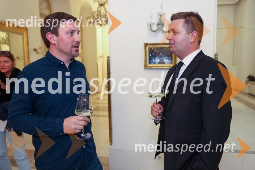  ... ;  Robert Levstek,  odgovorni urednik Radia Maribor, moderator prireditevFrišno / Fresh – 1. Dan nove slovenske glasbe