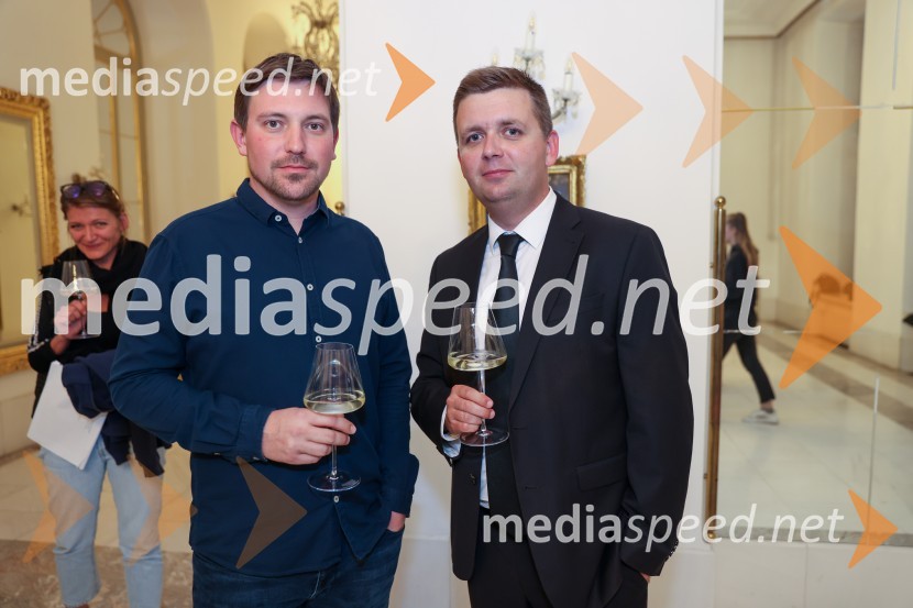  ... ;  Robert Levstek,  odgovorni urednik Radia Maribor, moderator prireditevFrišno / Fresh – 1. Dan nove slovenske glasbe