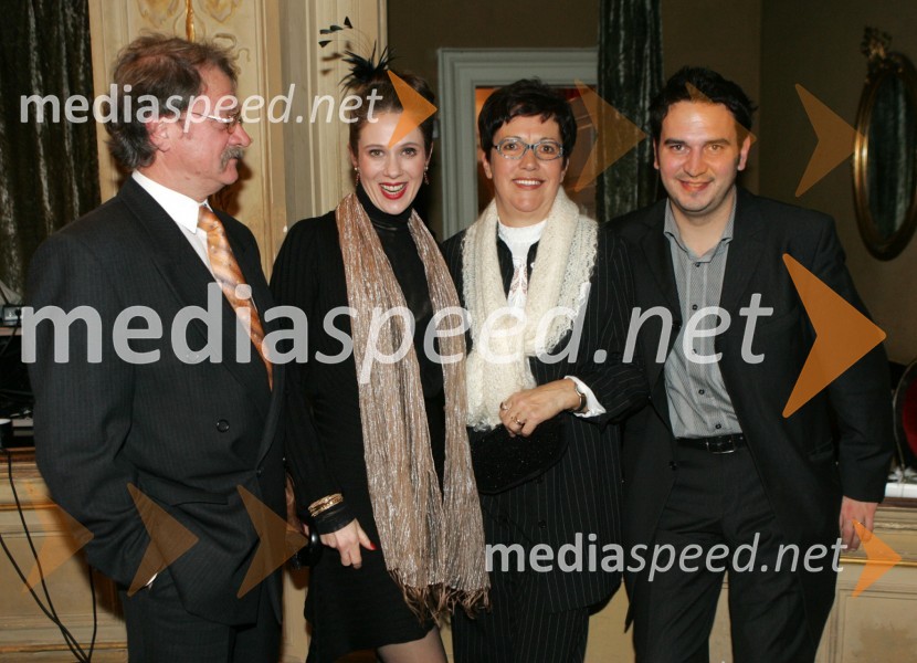 Oče Gašperja Tiča, igralka Nataša Tič Ralijan, mati Gašperja Tiča in igralec Gašper TičSlovenka leta 2005