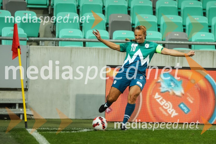  Tina Maze, bivša slovenska alpska smučarkaDobrodelni dogodek Fundacije Miroslava Cerarja