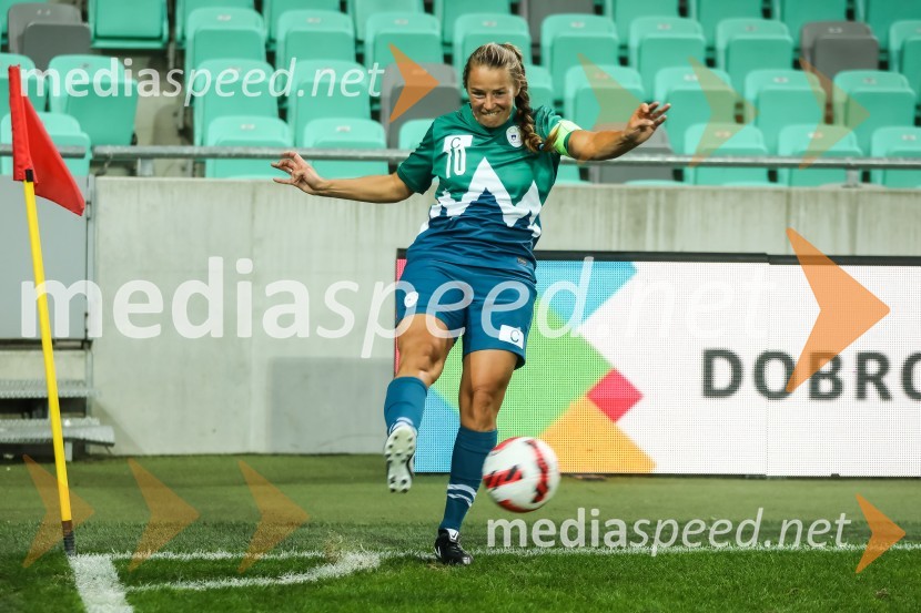  Tina Maze, bivša slovenska alpska smučarkaDobrodelni dogodek Fundacije Miroslava Cerarja