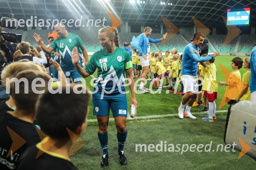  Tina Maze, bivša slovenska alpska smučarkaDobrodelni dogodek Fundacije Miroslava Cerarja