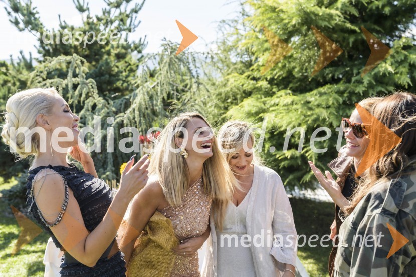  Carmen Osovnikar;  Gordana Grandošek Whiddon, plesalka, lastnica blagovne znamke GGW;  Nika  Čukur,  ShowRoom events;  Špela Kastelic;  Pika  Zrim, The50thAvenue, Le Specs SlovenijaEkskluzivno druženje z Vražjimi damami