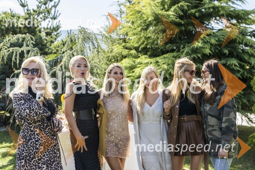  Andreja  Medvedič, lastnica in direktorica Sense Wellness Cluba;  Carmen Osovnikar;  Gordana Grandošek Whiddon, plesalka, lastnica blagovne znamke GGW;  Nika  Čukur,  ShowRoom events;  Špela Kastelic;  Pika  Zrim, The50thAvenue, Le Specs SlovenijaEkskluzivno druženje z Vražjimi damami