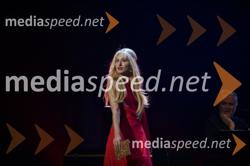  Helena Ponudič, novinarka radia MariborFrišno / Fresh – 1. Dan nove slovenske glasbe