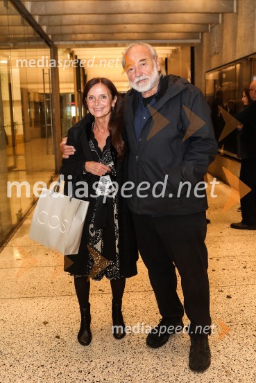  Darja Hlavka Godina, glasbena oblikovalka;  Karpo Godina, režiserČešnjev vrt, premiera komedije in podelitev Dnevnikove nagrade Tjaši Železnik