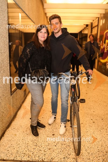  Teja Pelko, novinarka, Svet24;  ... Češnjev vrt, premiera komedije in podelitev Dnevnikove nagrade Tjaši Železnik