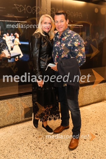  Tina Vozelj;  Marko Vozelj, pevecČešnjev vrt, premiera komedije in podelitev Dnevnikove nagrade Tjaši Železnik