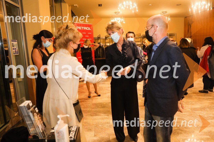 Češnjev vrt, premiera komedije in podelitev Dnevnikove nagrade Tjaši Železnik