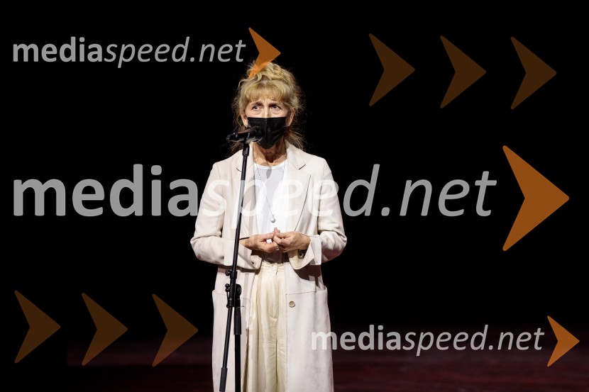  Barbara Hieng Samobor, direktorica in umetniška vodja MGLČešnjev vrt, premiera komedije in podelitev Dnevnikove nagrade Tjaši Železnik