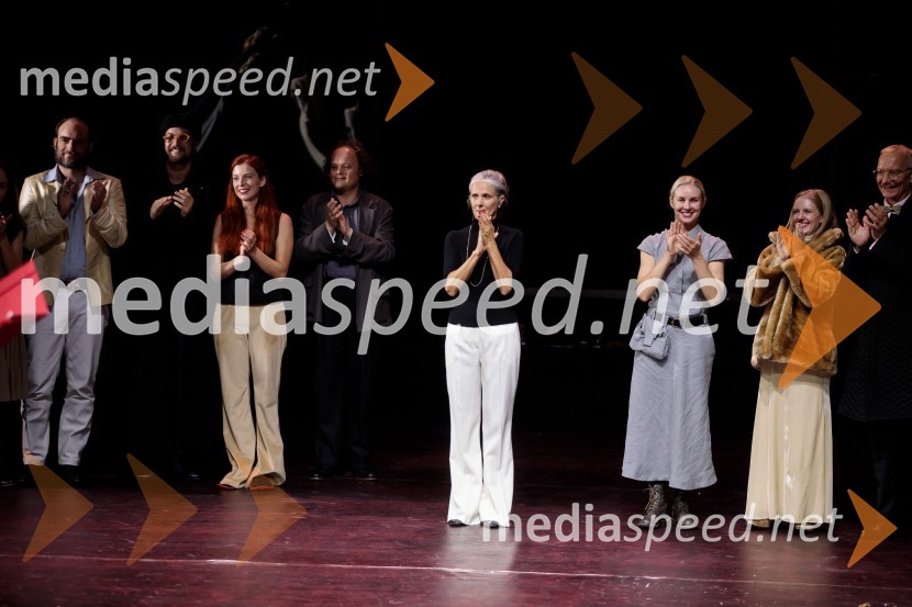 Češnjev vrt, premiera komedije in podelitev Dnevnikove nagrade Tjaši Železnik