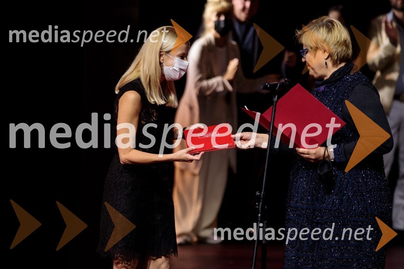  Tjaša  Železnik, igralka;  Tina Mahkota, prevajalkaČešnjev vrt, premiera komedije in podelitev Dnevnikove nagrade Tjaši Železnik