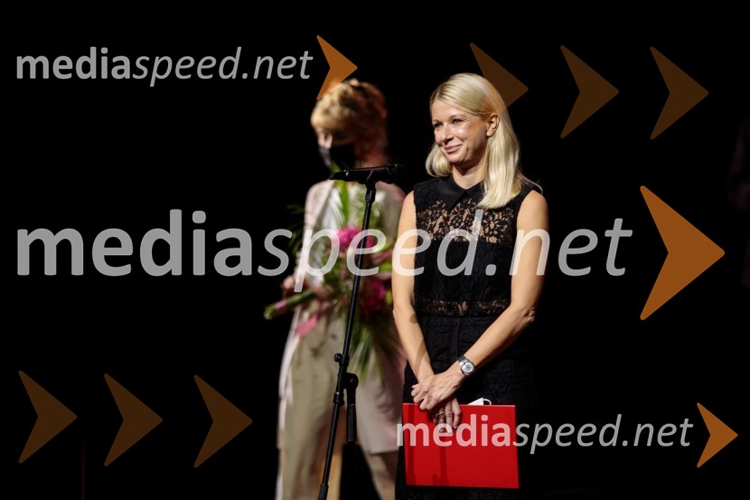  Tjaša  Železnik, igralkaČešnjev vrt, premiera komedije in podelitev Dnevnikove nagrade Tjaši Železnik