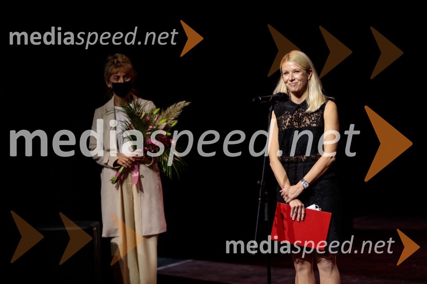  Barbara Hieng Samobor, direktorica in umetniška vodja MGL;  Tjaša  Železnik, igralkaČešnjev vrt, premiera komedije in podelitev Dnevnikove nagrade Tjaši Železnik