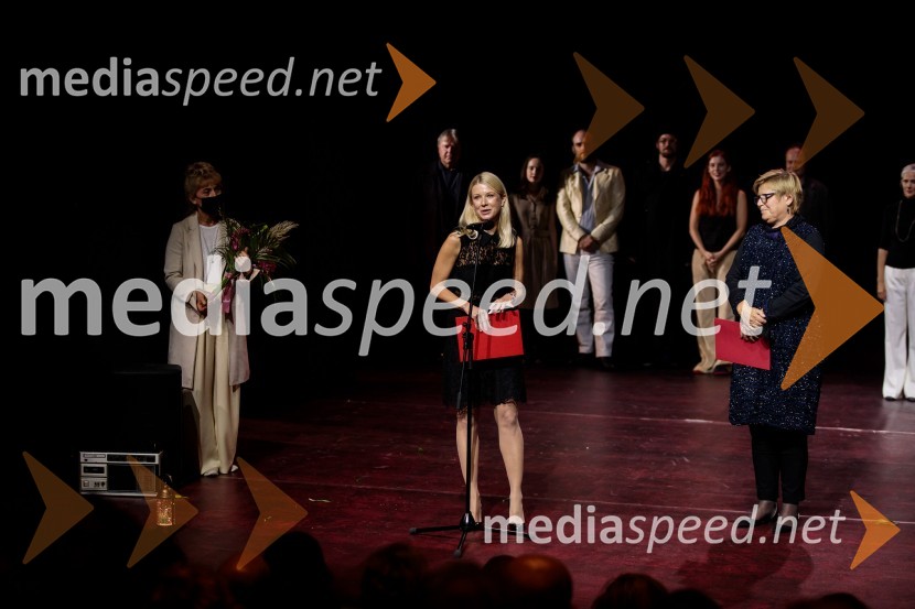  Barbara Hieng Samobor, direktorica in umetniška vodja MGL;  Tjaša  Železnik, igralka;  Tina Mahkota, prevajalkaČešnjev vrt, premiera komedije in podelitev Dnevnikove nagrade Tjaši Železnik