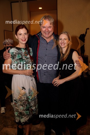  Tina Vrhovnik Potočnik, igralka;  Jožef Ropoša, igralec;  Lena Hribar  Škrlec, igralkaČešnjev vrt, premiera komedije in podelitev Dnevnikove nagrade Tjaši Železnik