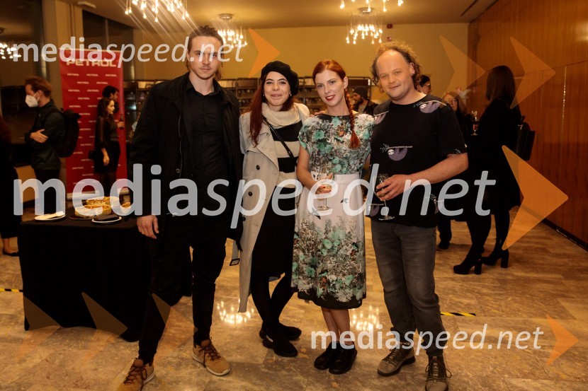  ... ;  ... ;  Tina Vrhovnik Potočnik, igralka;  Gašper Jarni, igralecČešnjev vrt, premiera komedije in podelitev Dnevnikove nagrade Tjaši Železnik