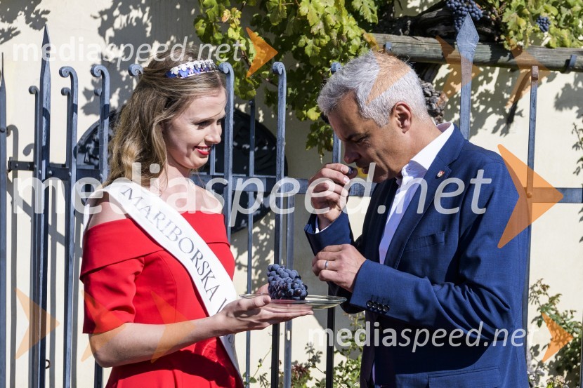  Neža Jarc, Mariborska vinska kraljica 2020;  Saša Arsenovič, župan občine Maribor, podjetnik35. Svečana trgatev Stare trte