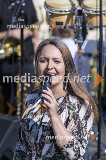  Ana  Bezjak, pevka35. Svečana trgatev Stare trte